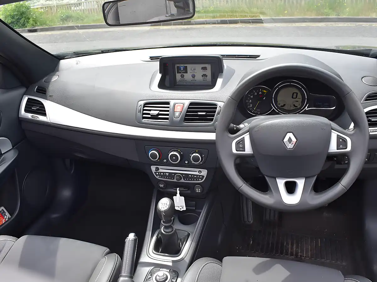 Used 2011 Renault Megane Dynamique Tomtom Black - Interior and Exterior details 17