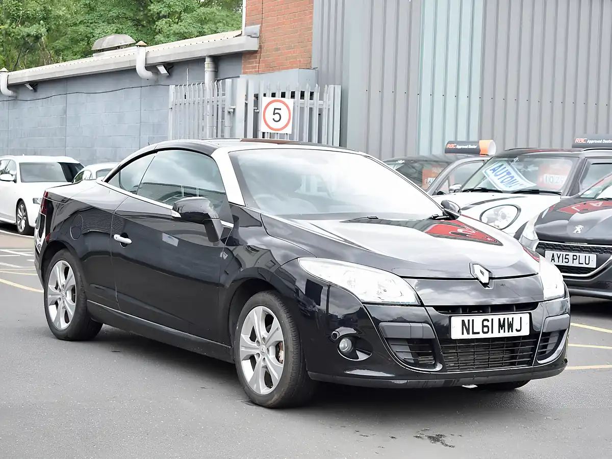 Used 2011 Renault Megane Dynamique Tomtom Black - Interior and Exterior details 2