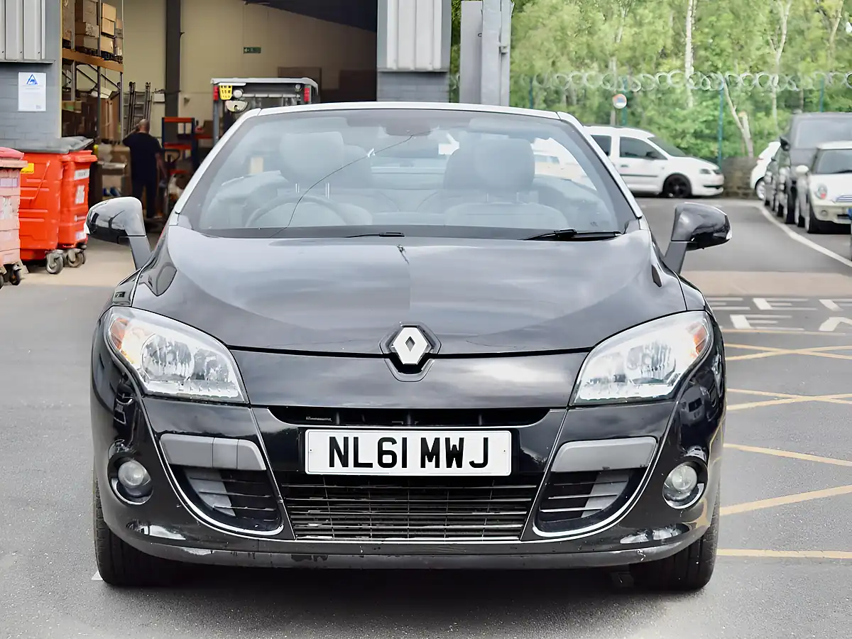 Used 2011 Renault Megane Dynamique Tomtom Black - Interior and Exterior details 3