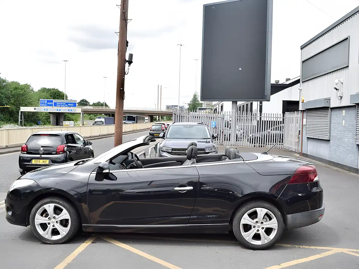 Used 2011 Renault Megane Dynamique Tomtom Black - Interior and Exterior details 7