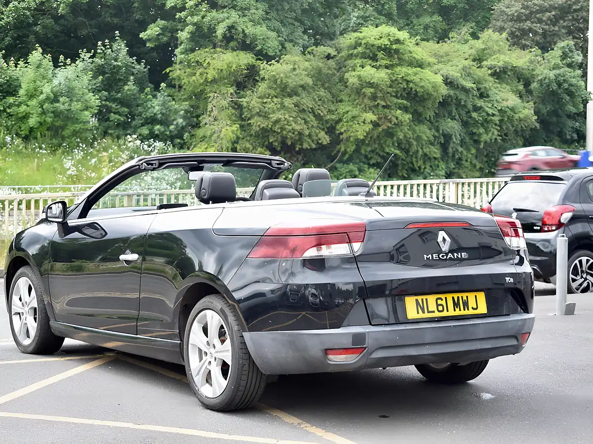 Used 2011 Renault Megane Dynamique Tomtom Black - Interior and Exterior details 8