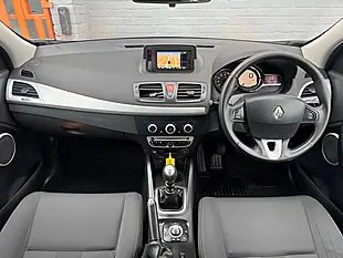 Used 2011 Renault Megane Dynamique Tomtom Silver - Interior and Exterior details 9