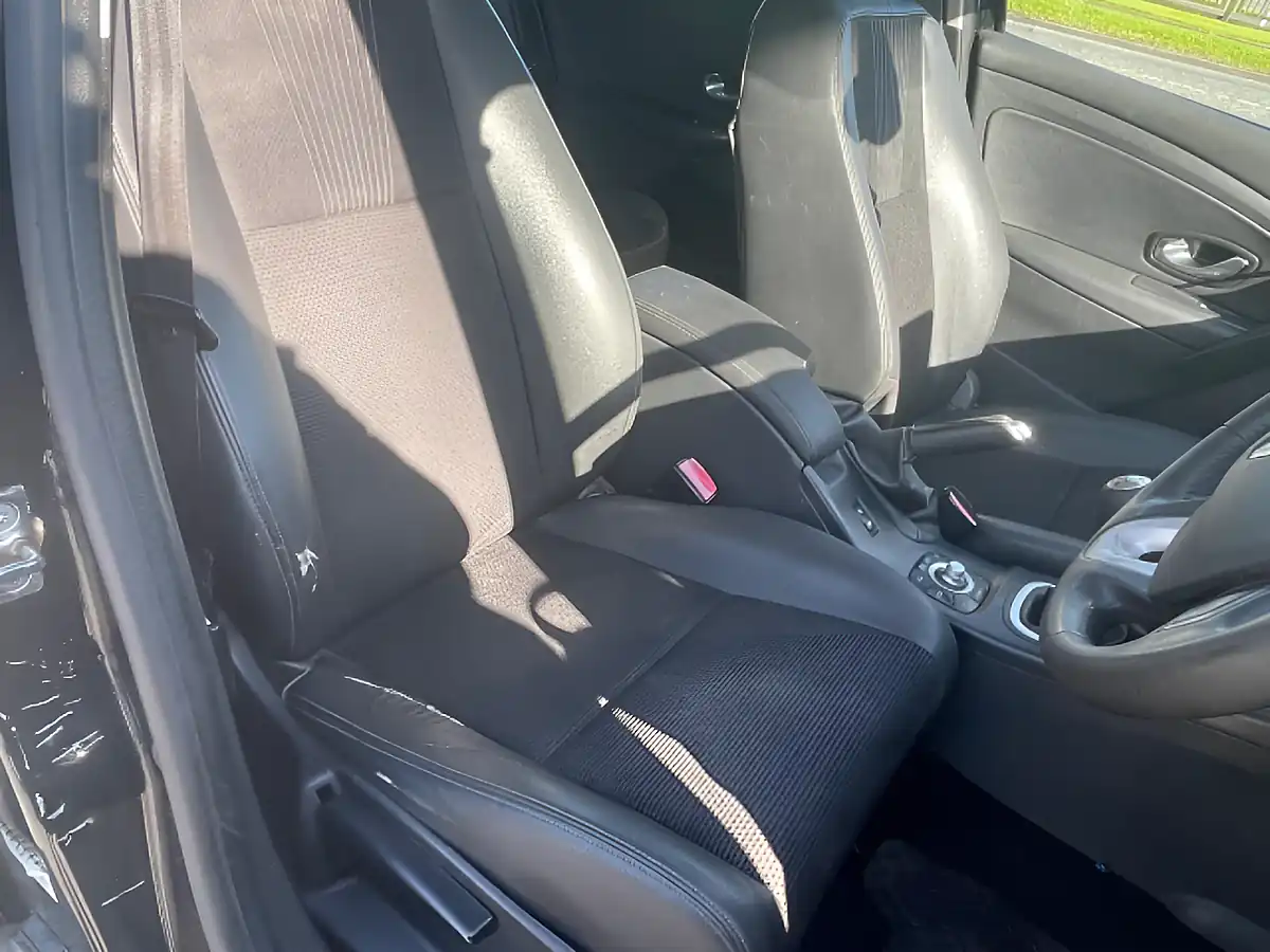 Used 2011 Renault Megane Privilege Tomtom Sport Tourer Black - Interior and Exterior details 11