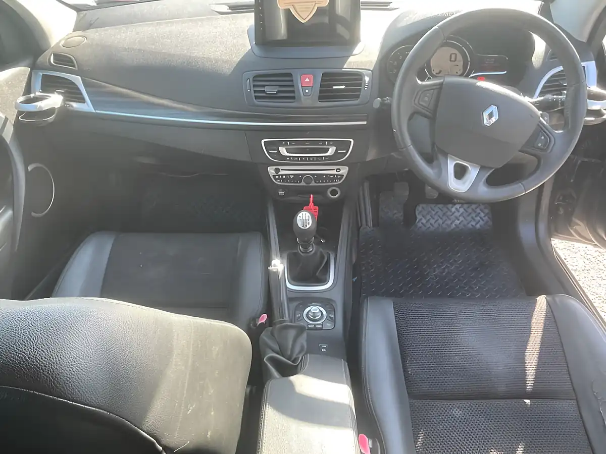 Used 2011 Renault Megane Privilege Tomtom Sport Tourer Black - Interior and Exterior details 14