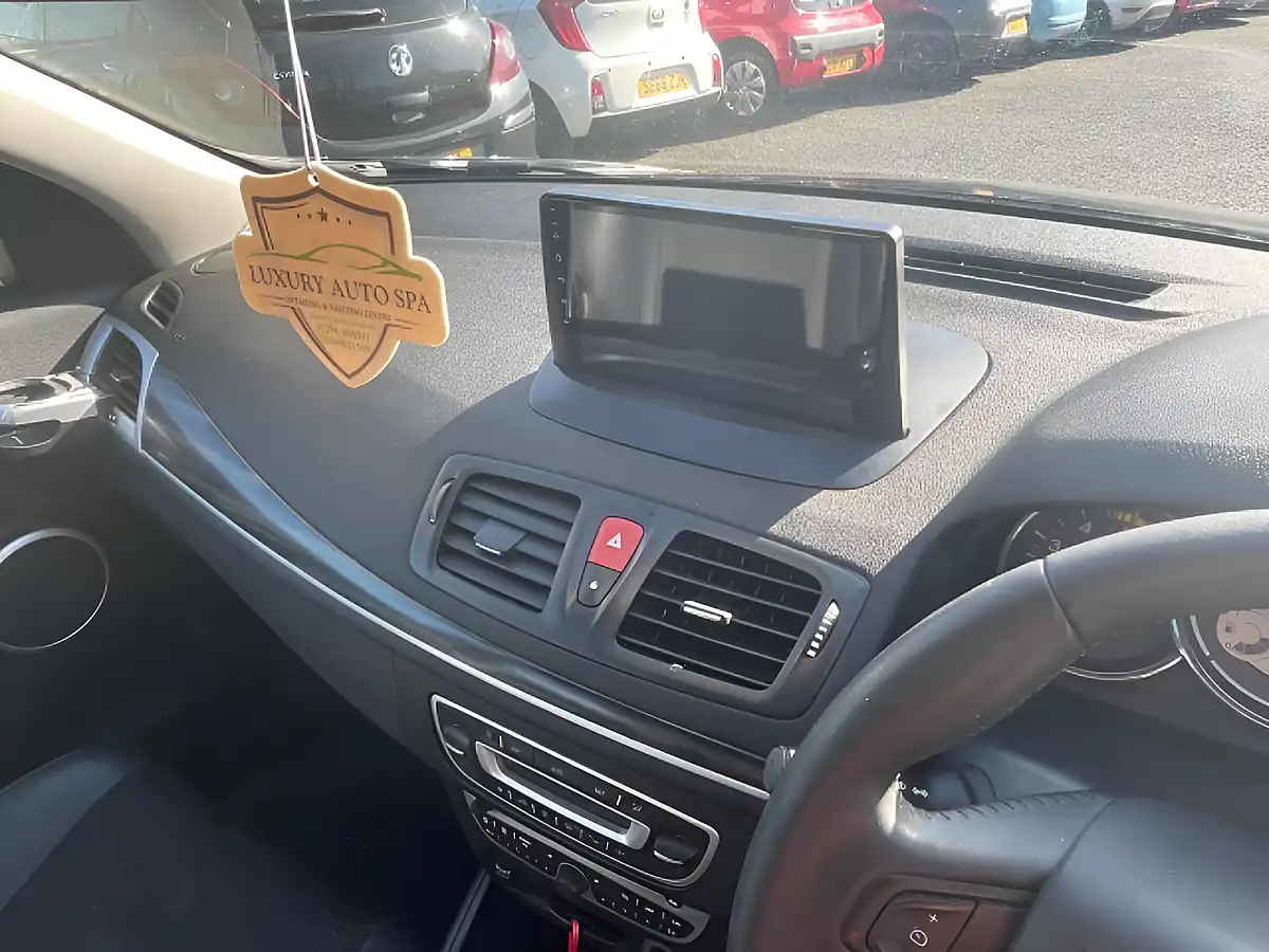 Used 2011 Renault Megane Privilege Tomtom Sport Tourer Black - Interior and Exterior details 16