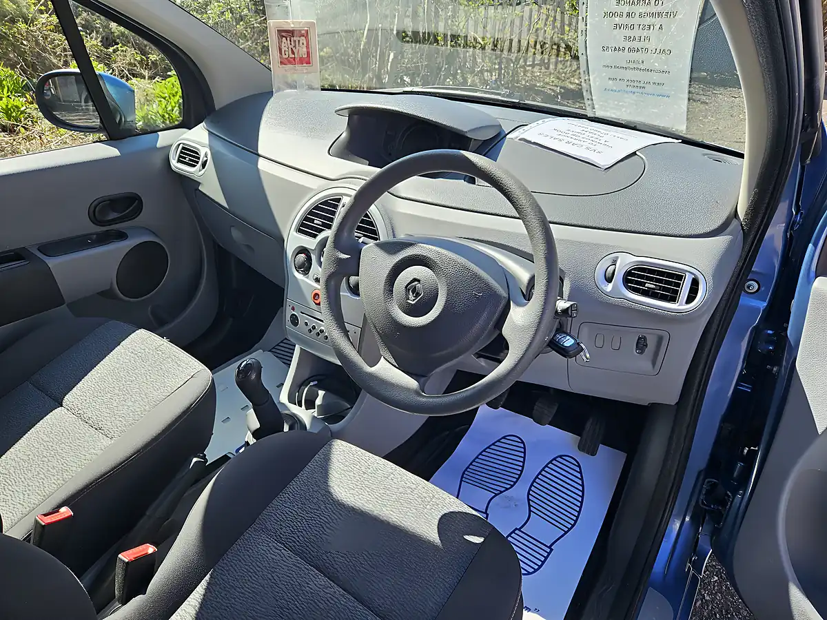 Used 2011 Renault Modus Expression Blue - Interior and Exterior details 14