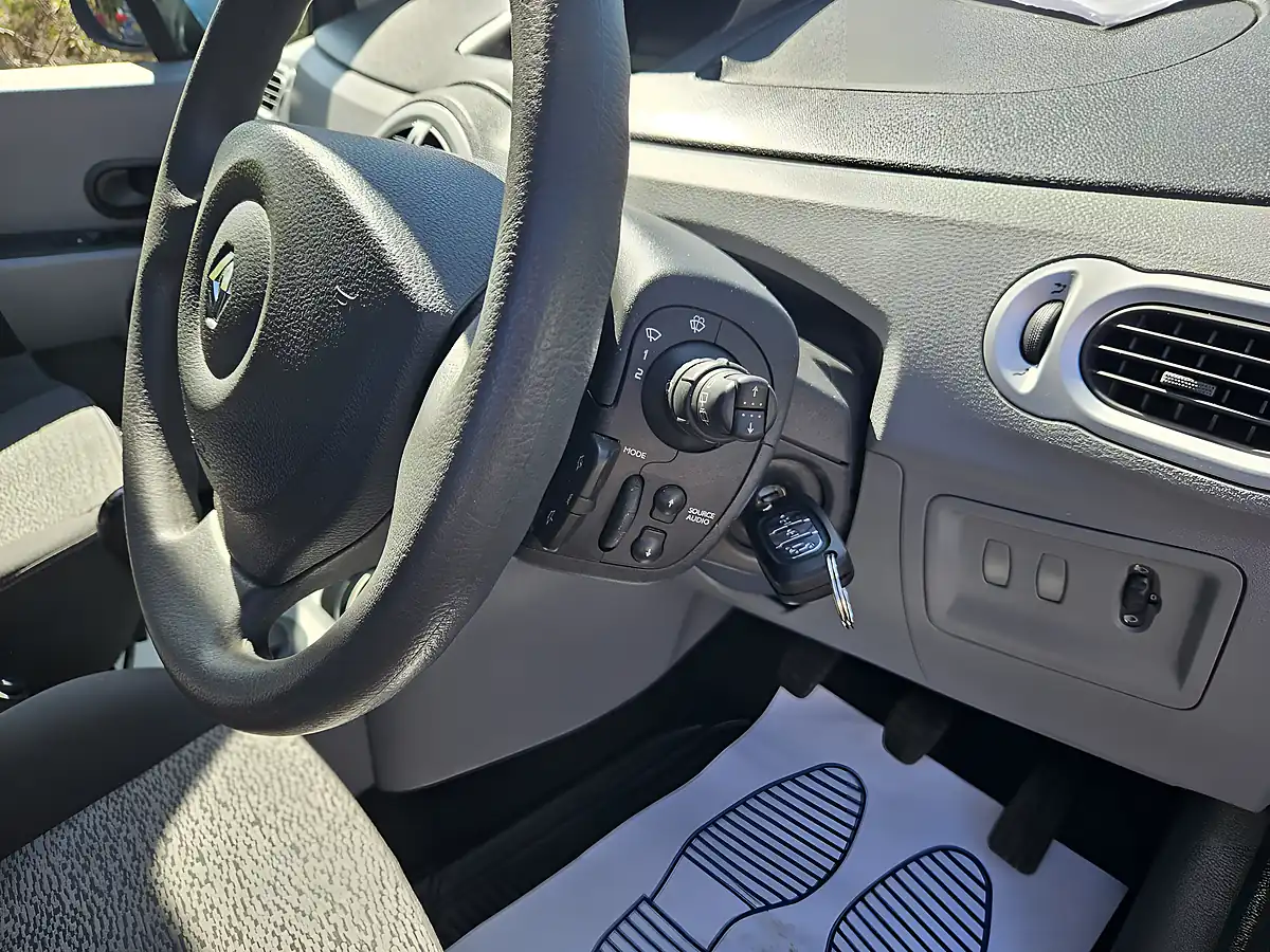 Used 2011 Renault Modus Expression Blue - Interior and Exterior details 16