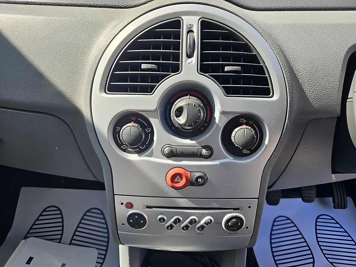 Used 2011 Renault Modus Expression Blue - Interior and Exterior details 17