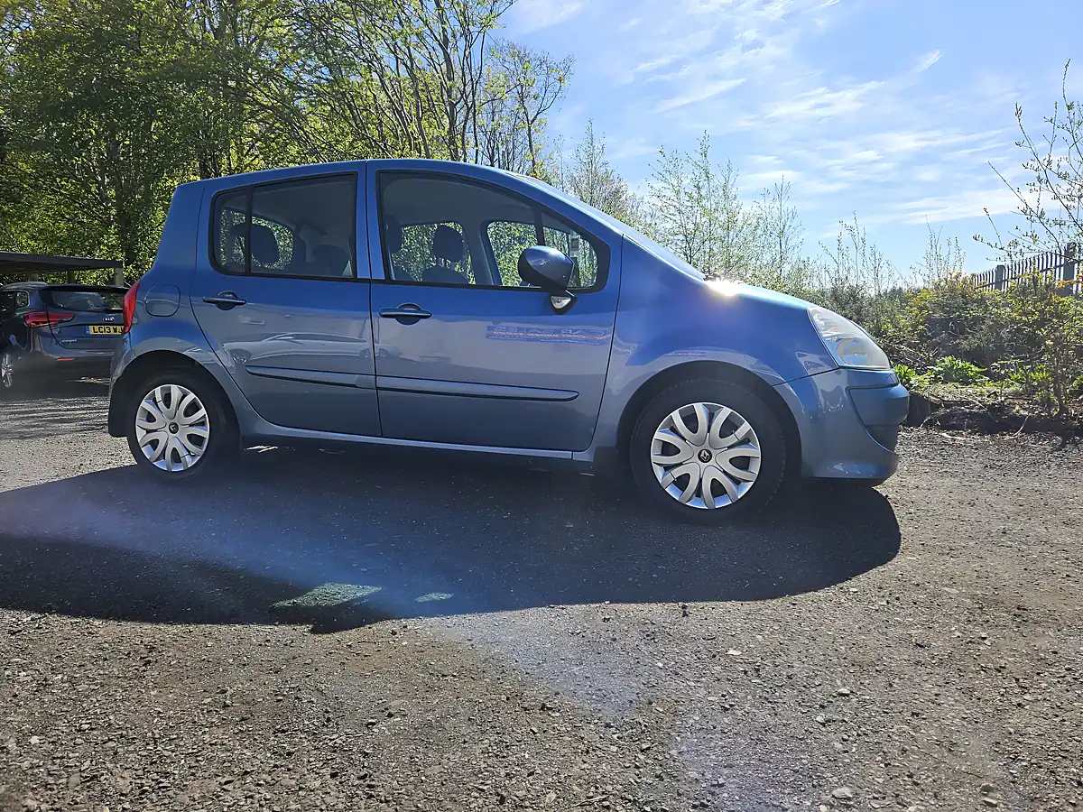 Used 2011 Renault Modus Expression Blue - Interior and Exterior details 3