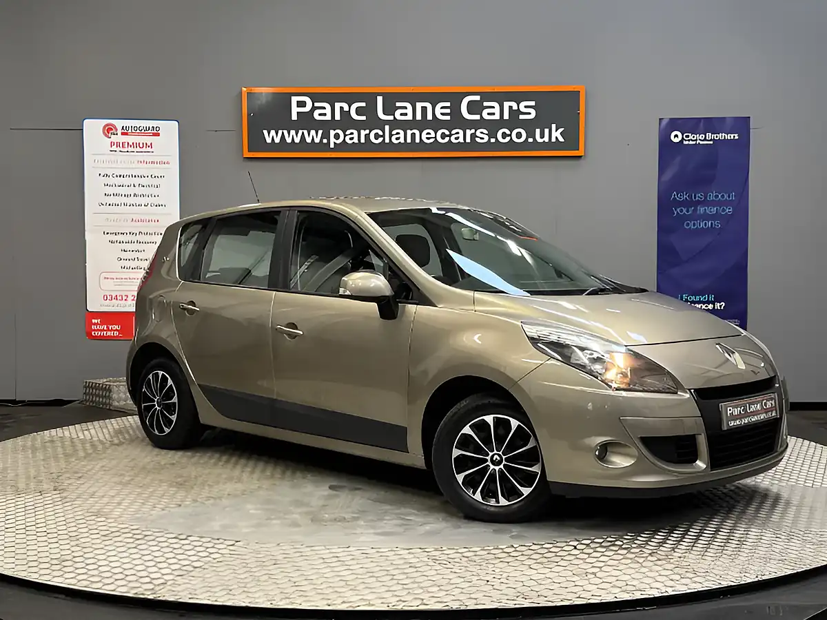 Used 2011 Renault Scenic Bizu Dune Beige Metallic - Front View