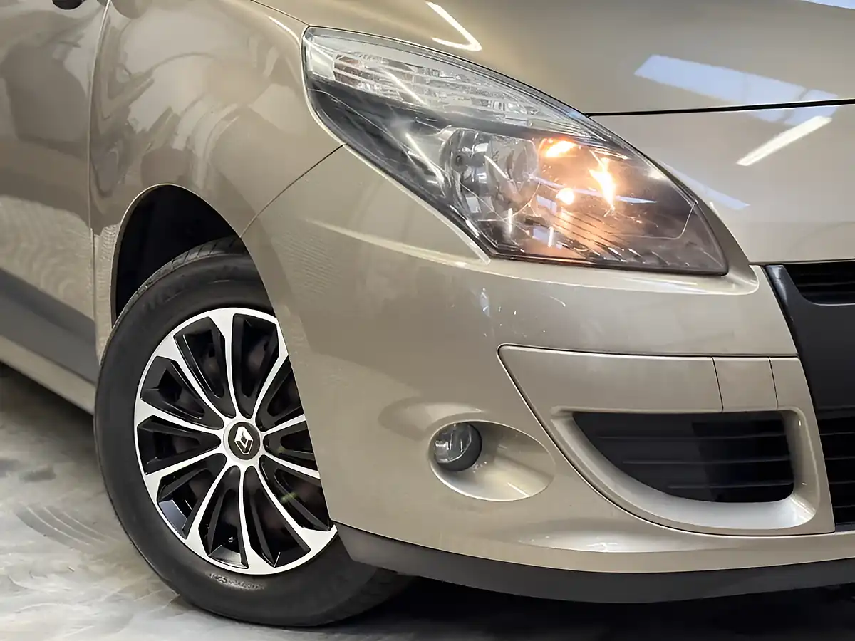Used 2011 Renault Scenic Bizu Dune Beige Metallic - Interior and Exterior details 11