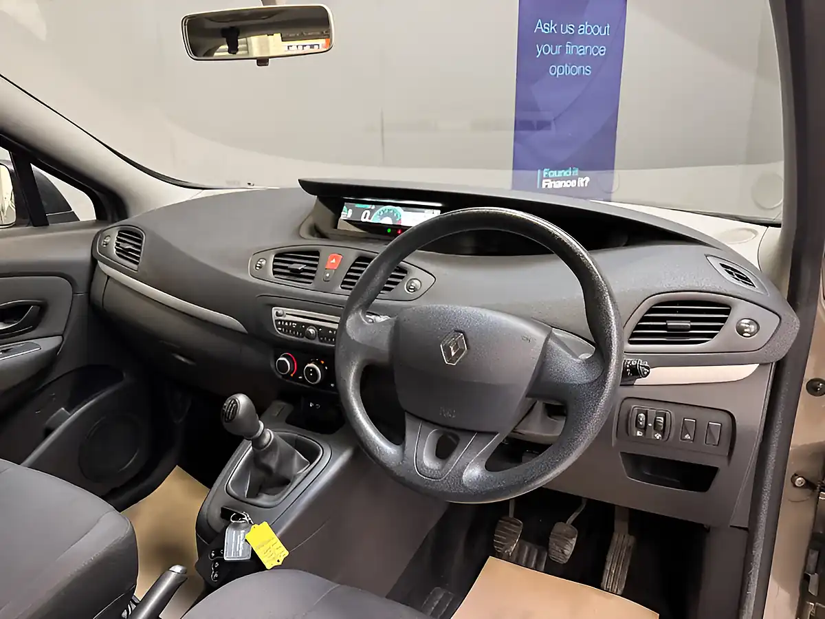 Used 2011 Renault Scenic Bizu Dune Beige Metallic - Interior and Exterior details 12