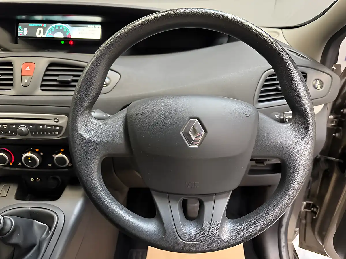 Used 2011 Renault Scenic Bizu Dune Beige Metallic - Interior and Exterior details 13