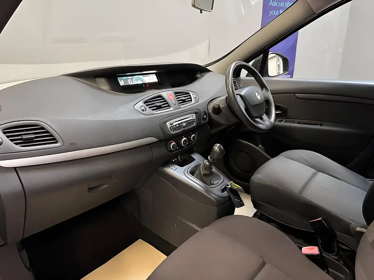 Used 2011 Renault Scenic Bizu Dune Beige Metallic - Interior and Exterior details 15