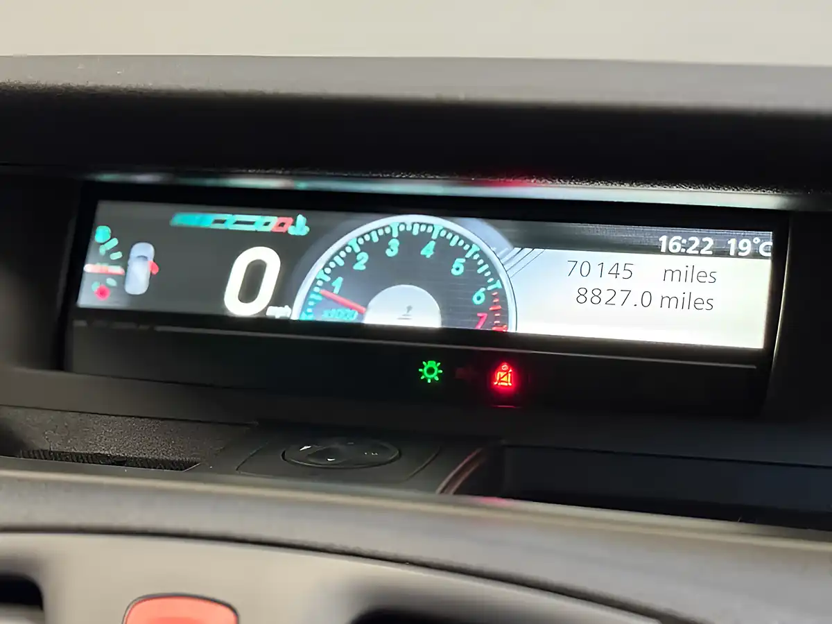 Used 2011 Renault Scenic Bizu Dune Beige Metallic - Interior and Exterior details 18