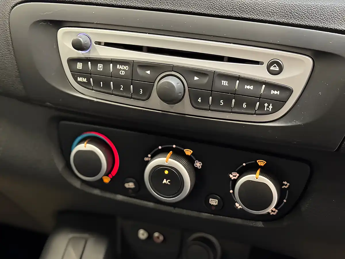 Used 2011 Renault Scenic Bizu Dune Beige Metallic - Interior and Exterior details 19
