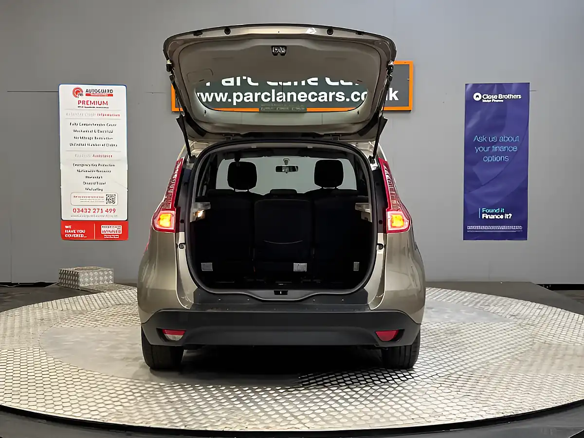 Used 2011 Renault Scenic Bizu Dune Beige Metallic - Interior and Exterior details 5