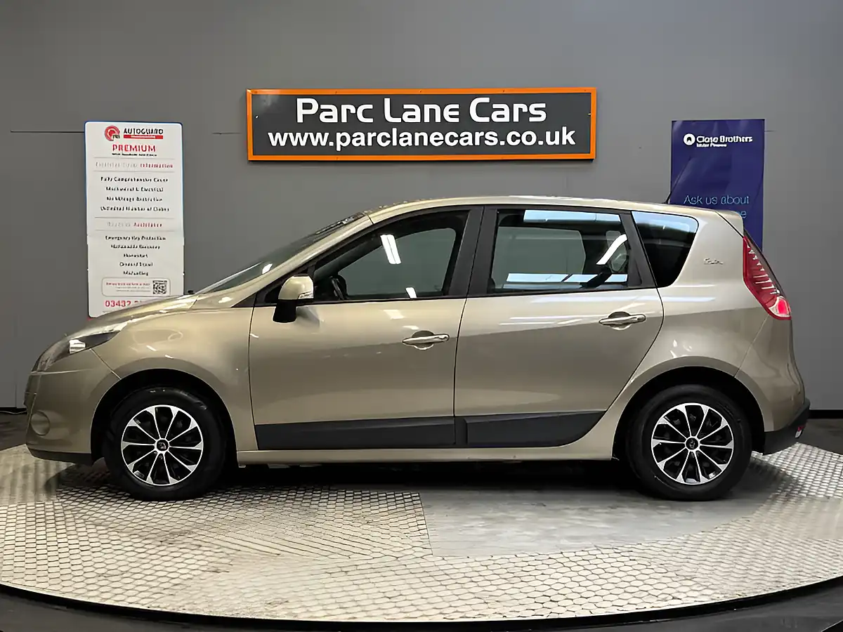 Used 2011 Renault Scenic Bizu Dune Beige Metallic - Interior and Exterior details 7