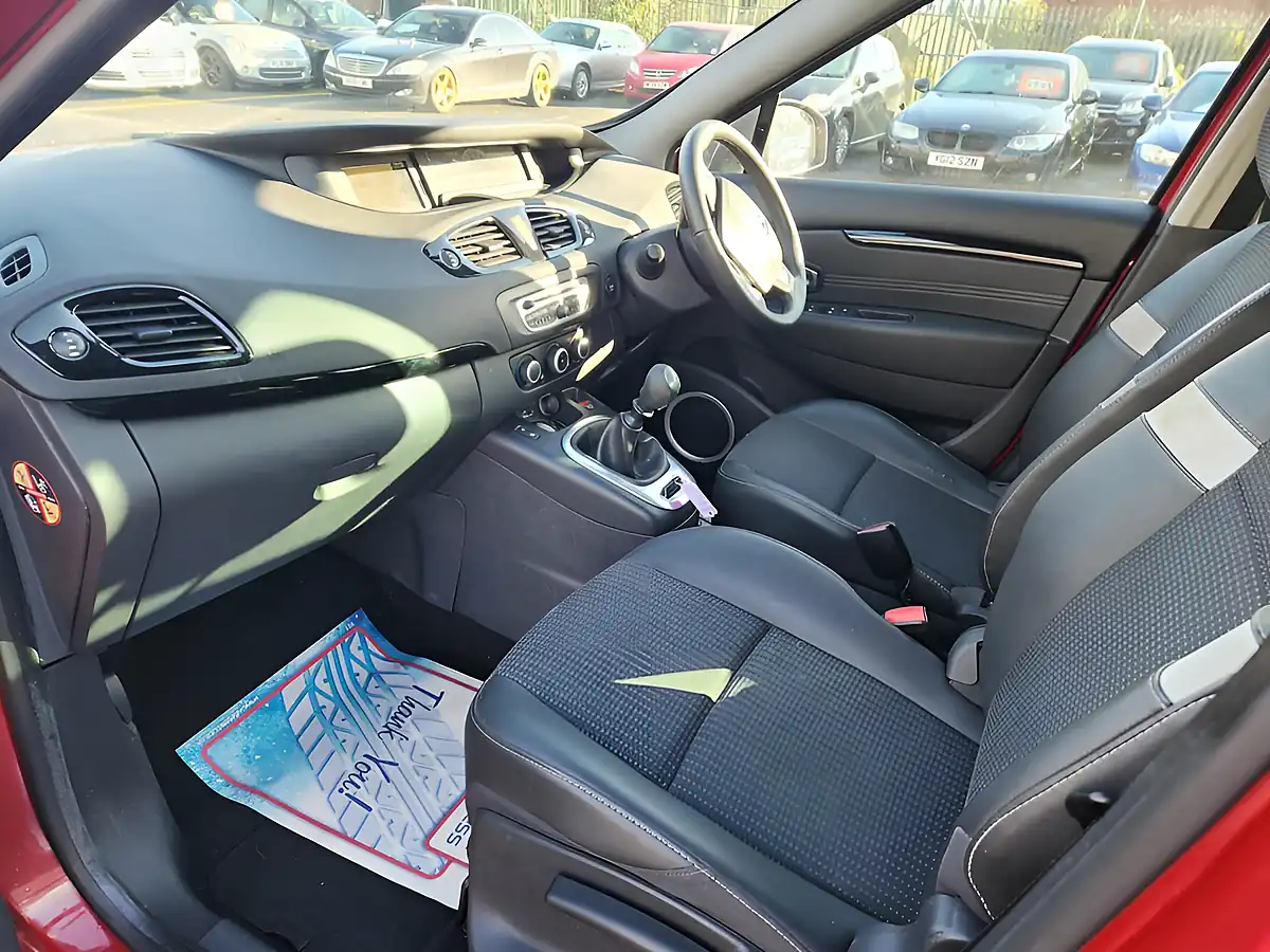 Used 2011 Renault Scenic Dynamique Tom-Tom Red - Interior and Exterior details 6