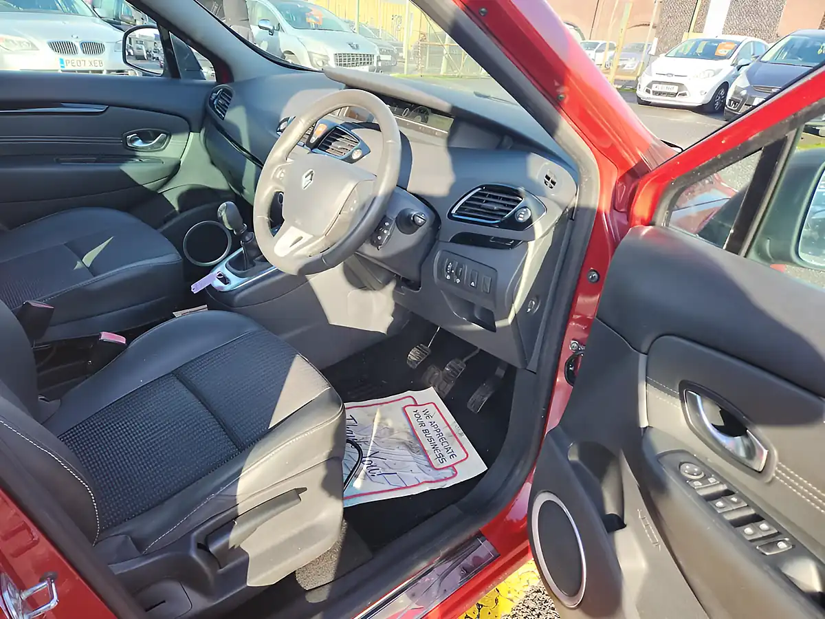 Used 2011 Renault Scenic Dynamique Tom-Tom Red - Interior and Exterior details 8