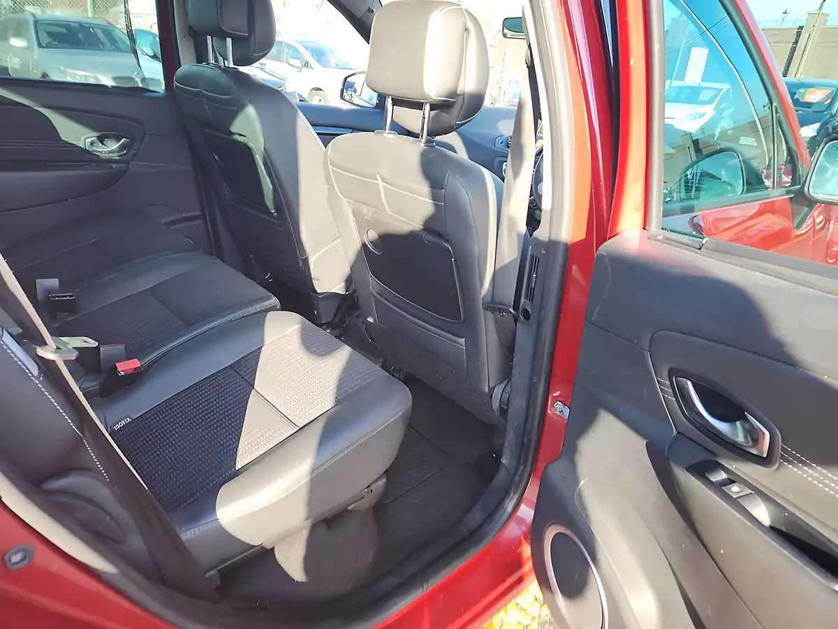 Used 2011 Renault Scenic Dynamique Tom-Tom Red - Interior and Exterior details 9