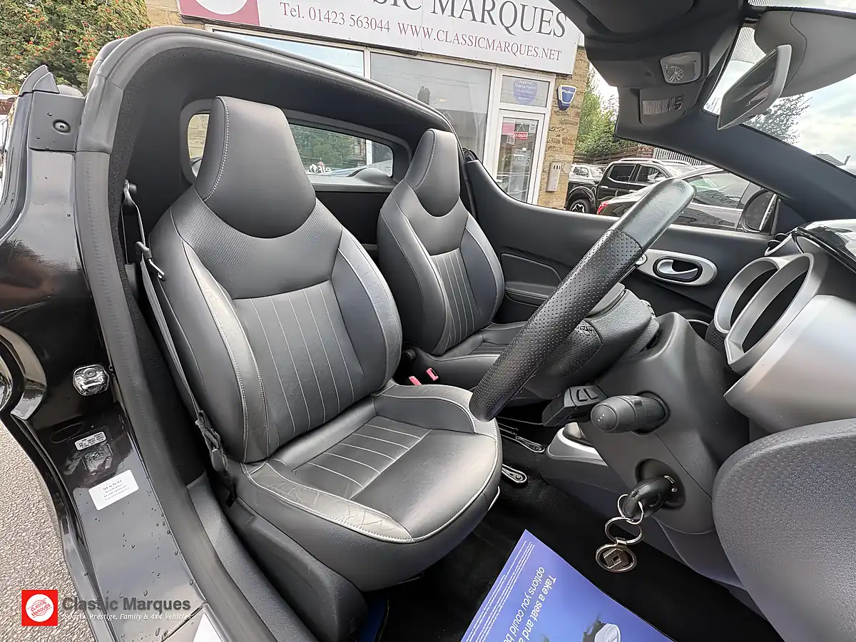 Used 2011 Renault Wind GT Line Black - Interior and Exterior details 13