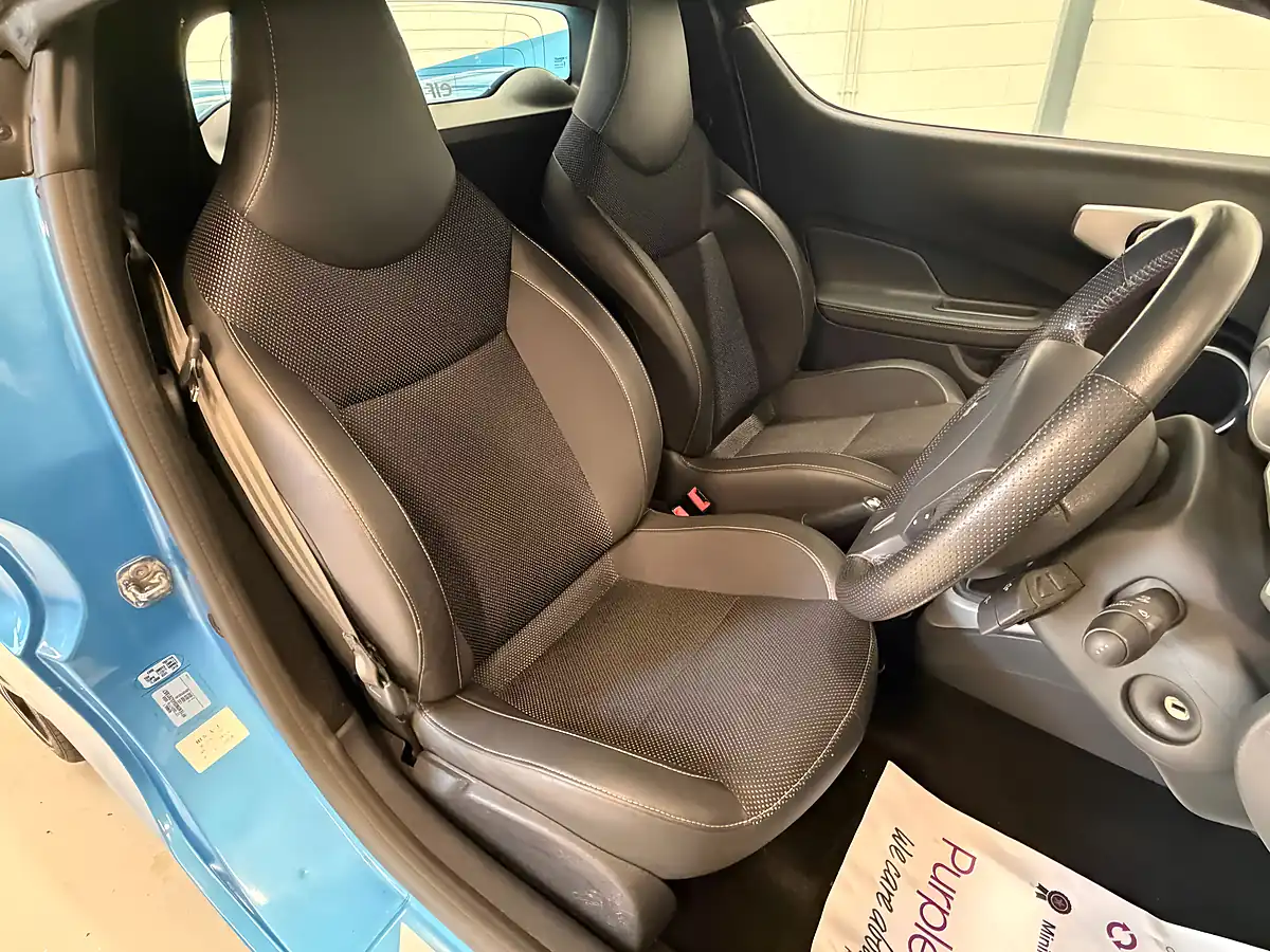 Used 2011 Renault Wind GT Line Blue - Interior and Exterior details 14