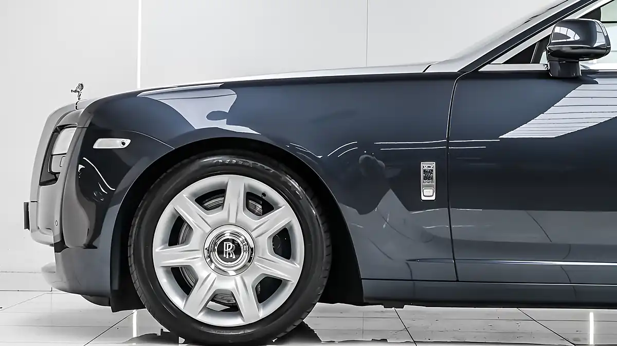 Used 2011 Rolls-Royce Ghost Saloon Grey - Interior and Exterior details 12