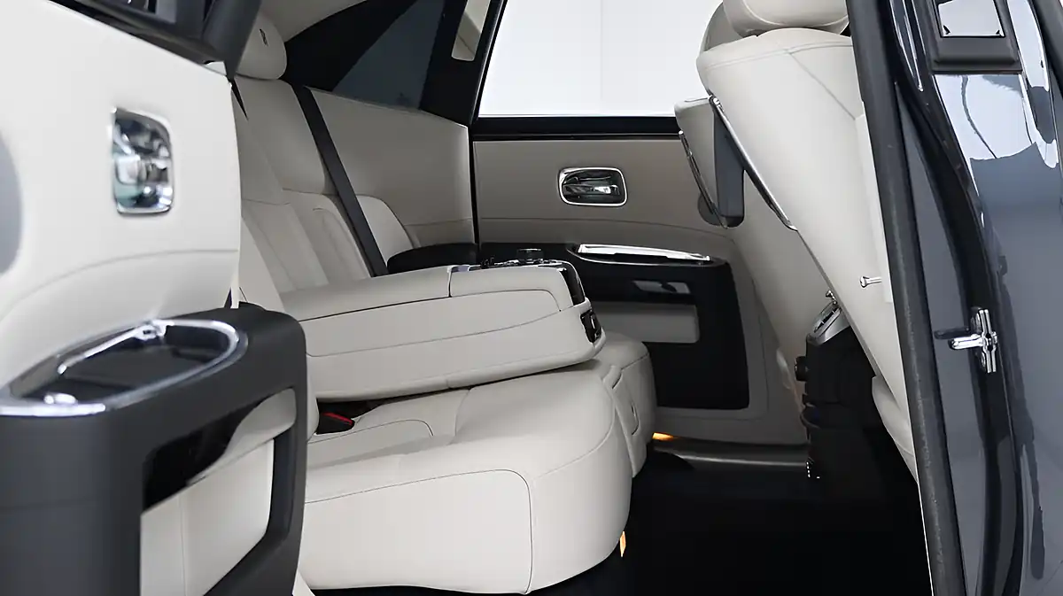 Used 2011 Rolls-Royce Ghost Saloon Grey - Interior and Exterior details 16