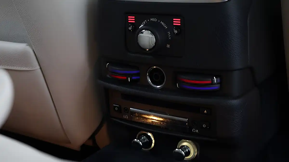 Used 2011 Rolls-Royce Ghost Saloon Grey - Interior and Exterior details 17