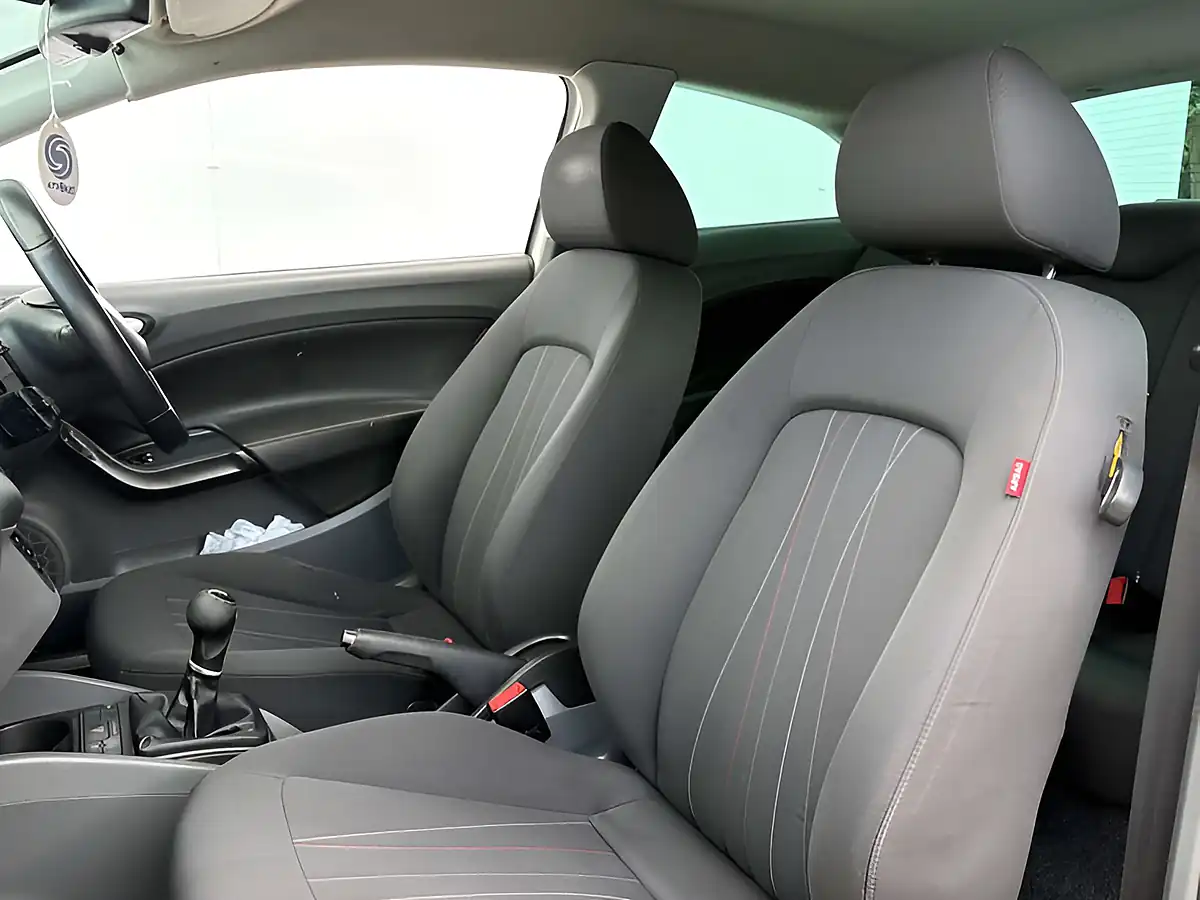 Used 2011 SEAT Ibiza Se Copa Nevada White - Interior and Exterior details 18
