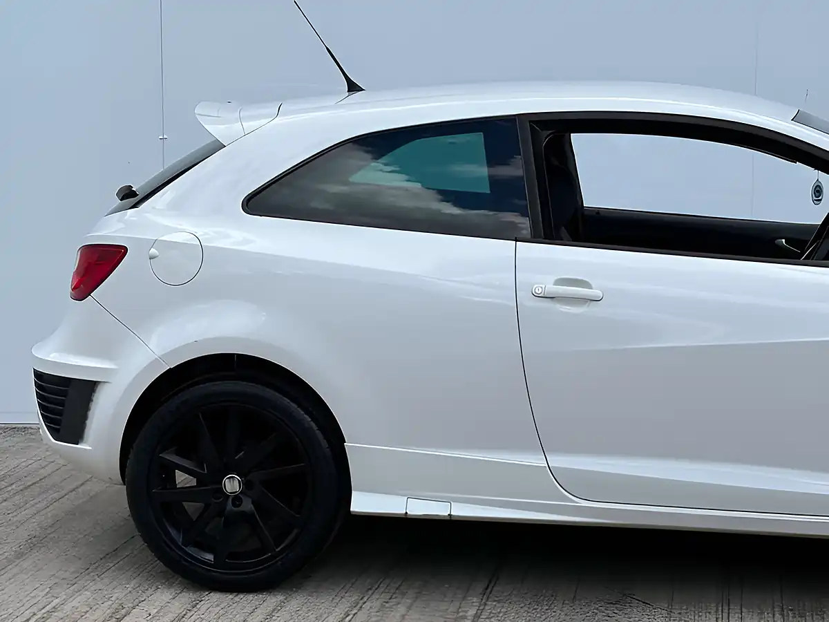 Used 2011 SEAT Ibiza Se Copa Nevada White - Interior and Exterior details 2