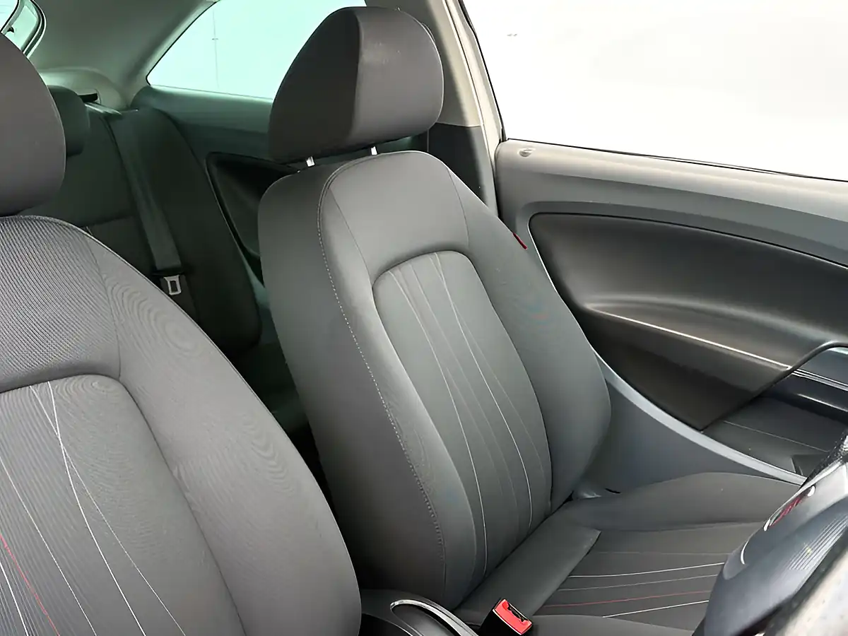 Used 2011 SEAT Ibiza Se Copa Nevada White - Interior and Exterior details 4