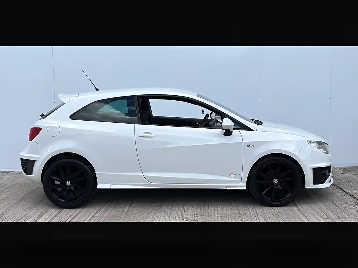 Used 2011 SEAT Ibiza Se Copa Nevada White - Interior and Exterior details 5