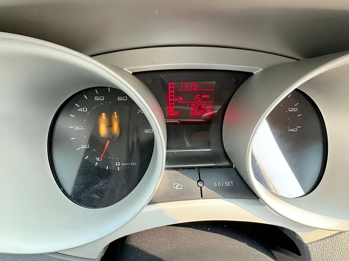Used 2011 SEAT Ibiza Se Copa Red - Interior and Exterior details 18