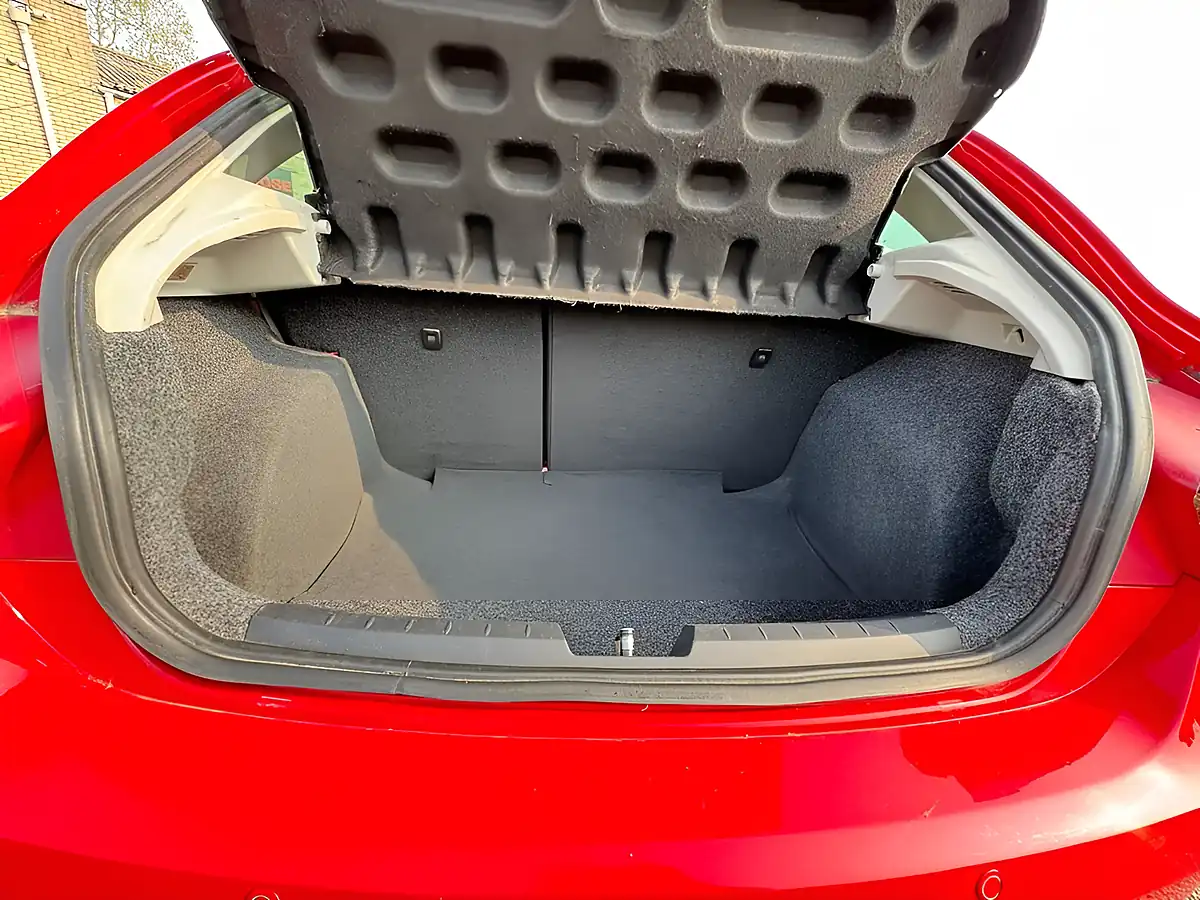 Used 2011 SEAT Ibiza Se Copa Red - Interior and Exterior details 9