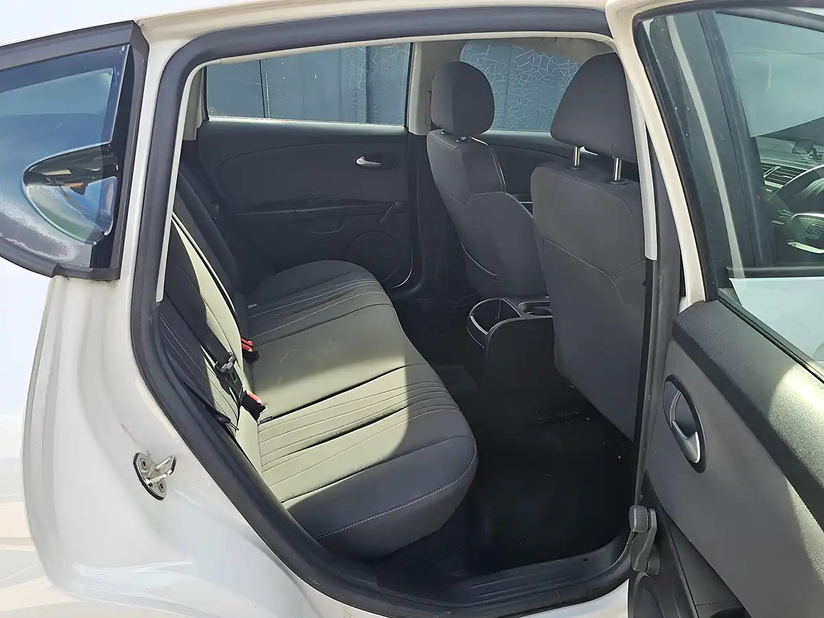 Used 2011 SEAT Leon Copa White - Interior and Exterior details 10