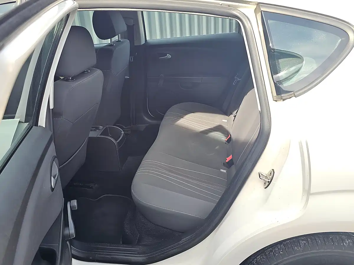 Used 2011 SEAT Leon Copa White - Interior and Exterior details 11