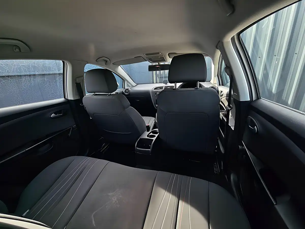 Used 2011 SEAT Leon Copa White - Interior and Exterior details 12