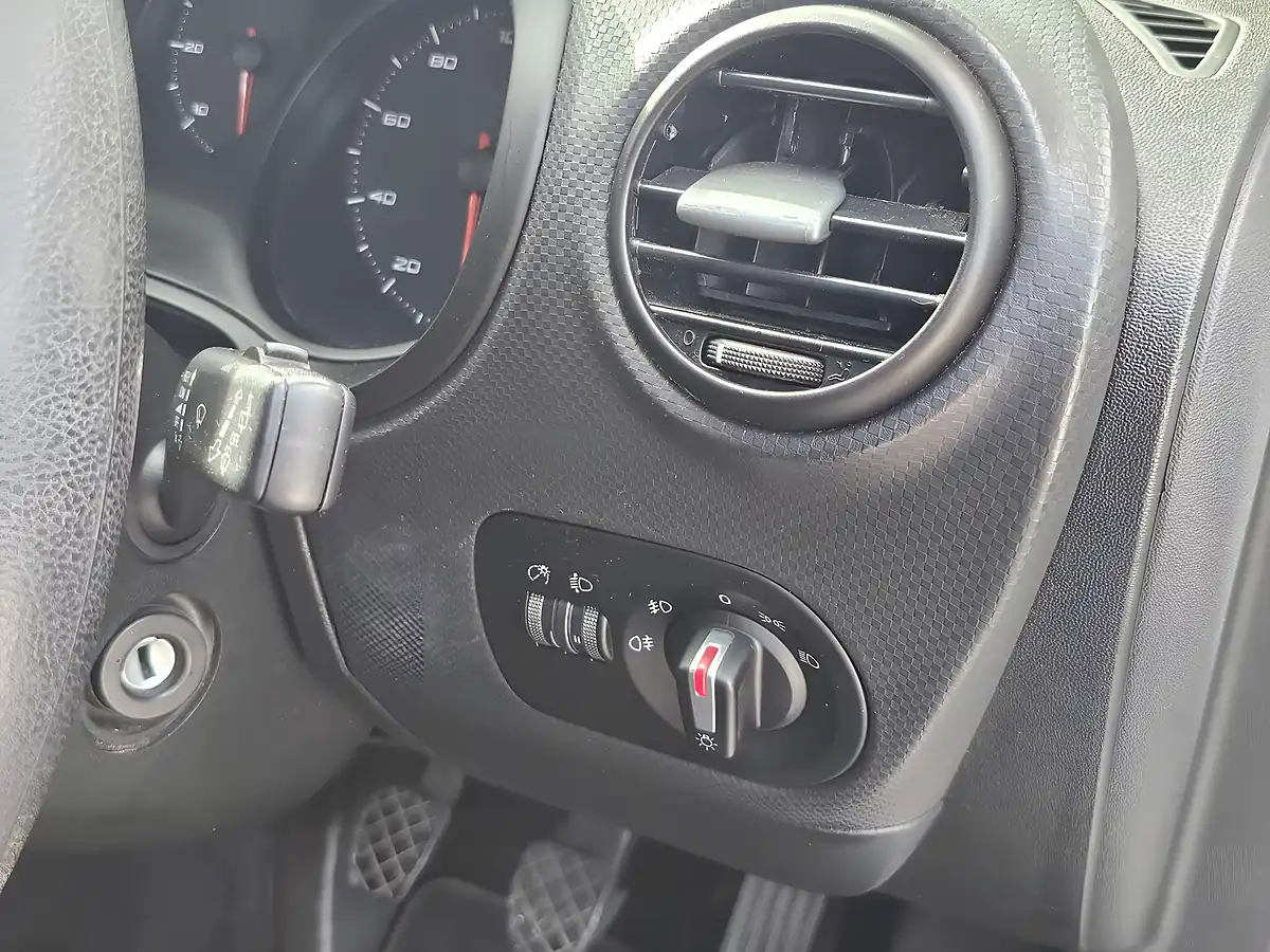 Used 2011 SEAT Leon Copa White - Interior and Exterior details 13