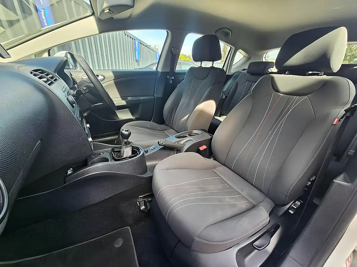 Used 2011 SEAT Leon Copa White - Interior and Exterior details 18
