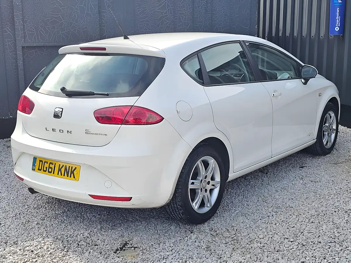 Used 2011 SEAT Leon Copa White - Interior and Exterior details 5