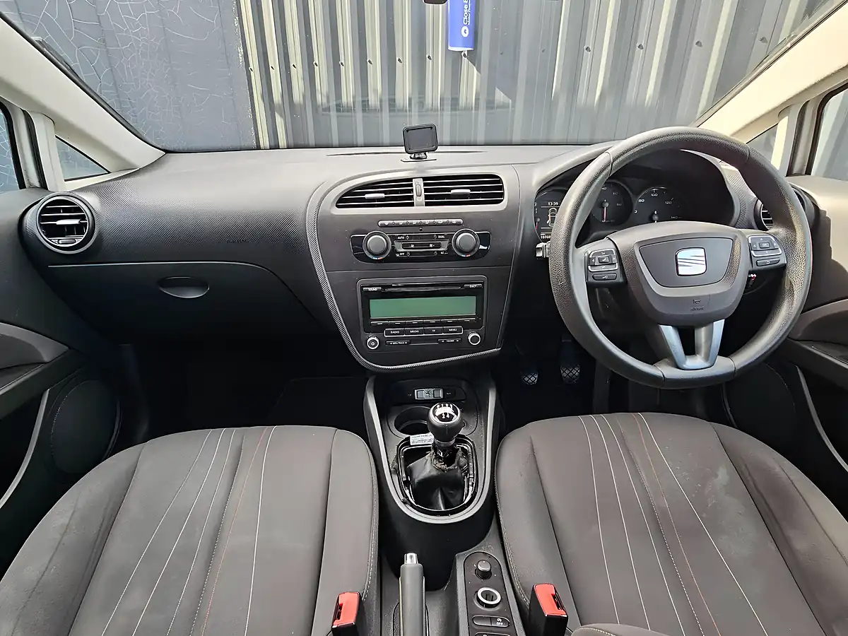 Used 2011 SEAT Leon Copa White - Interior and Exterior details 8