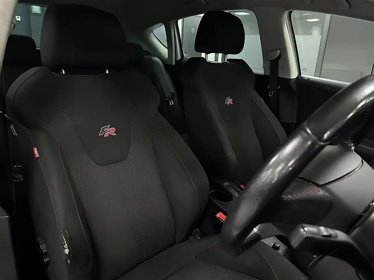 Used 2011 SEAT Leon Fr White - Interior and Exterior details 12