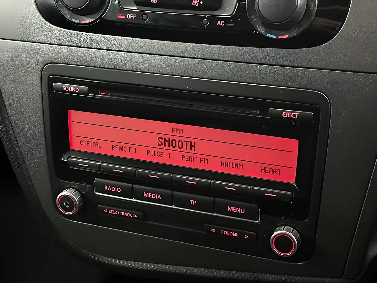 Used 2011 SEAT Leon Fr White - Interior and Exterior details 15
