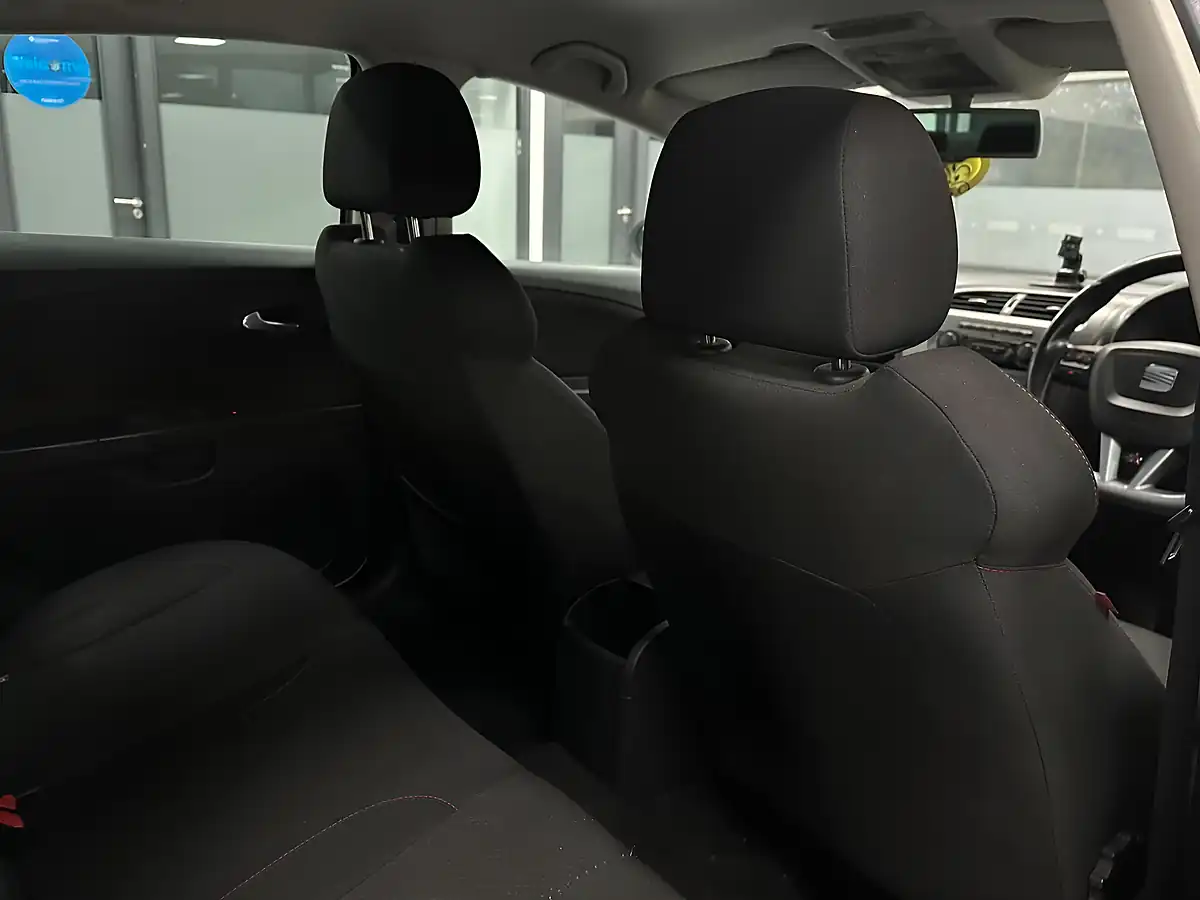 Used 2011 SEAT Leon Fr White - Interior and Exterior details 17