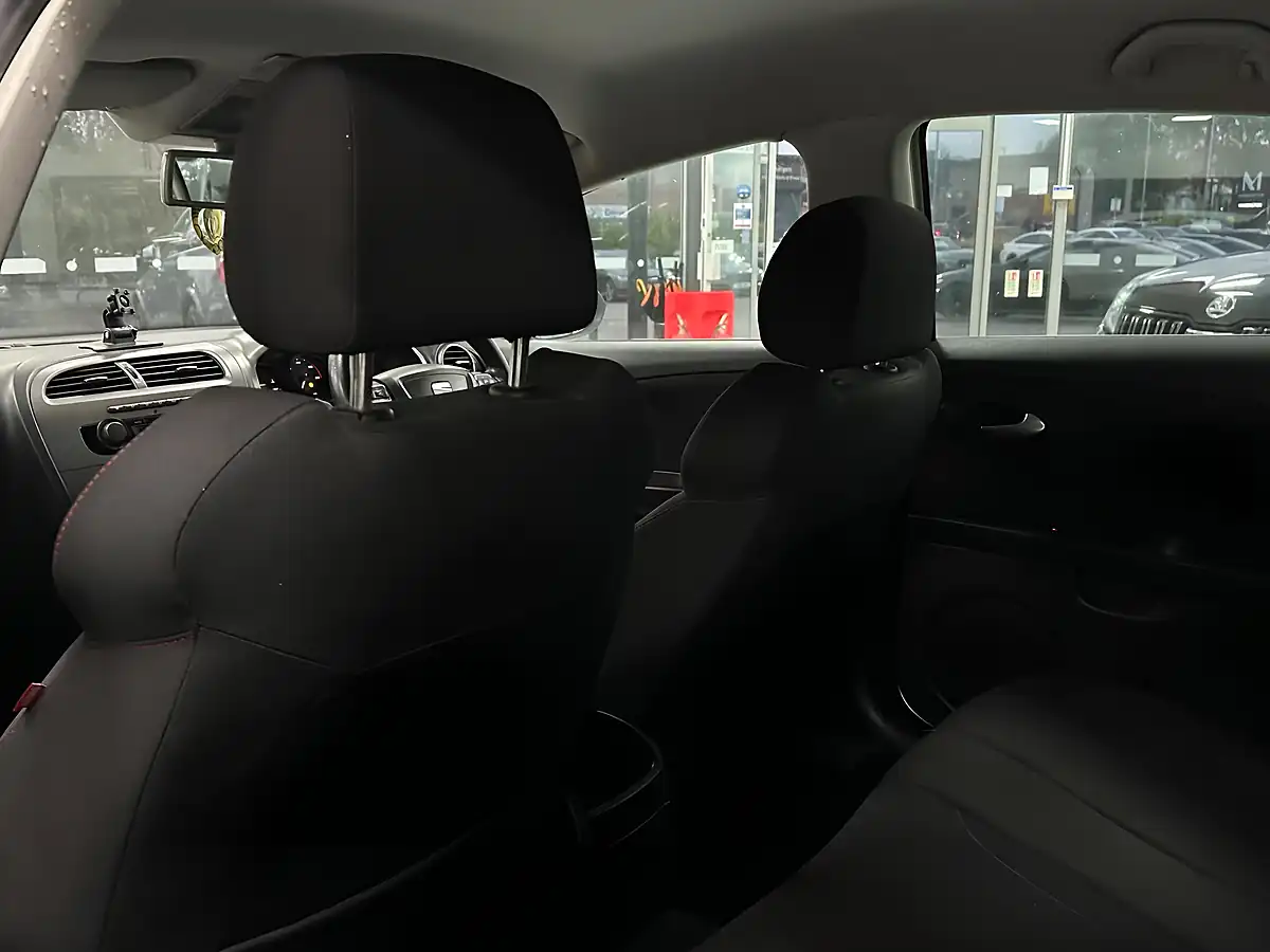 Used 2011 SEAT Leon Fr White - Interior and Exterior details 18