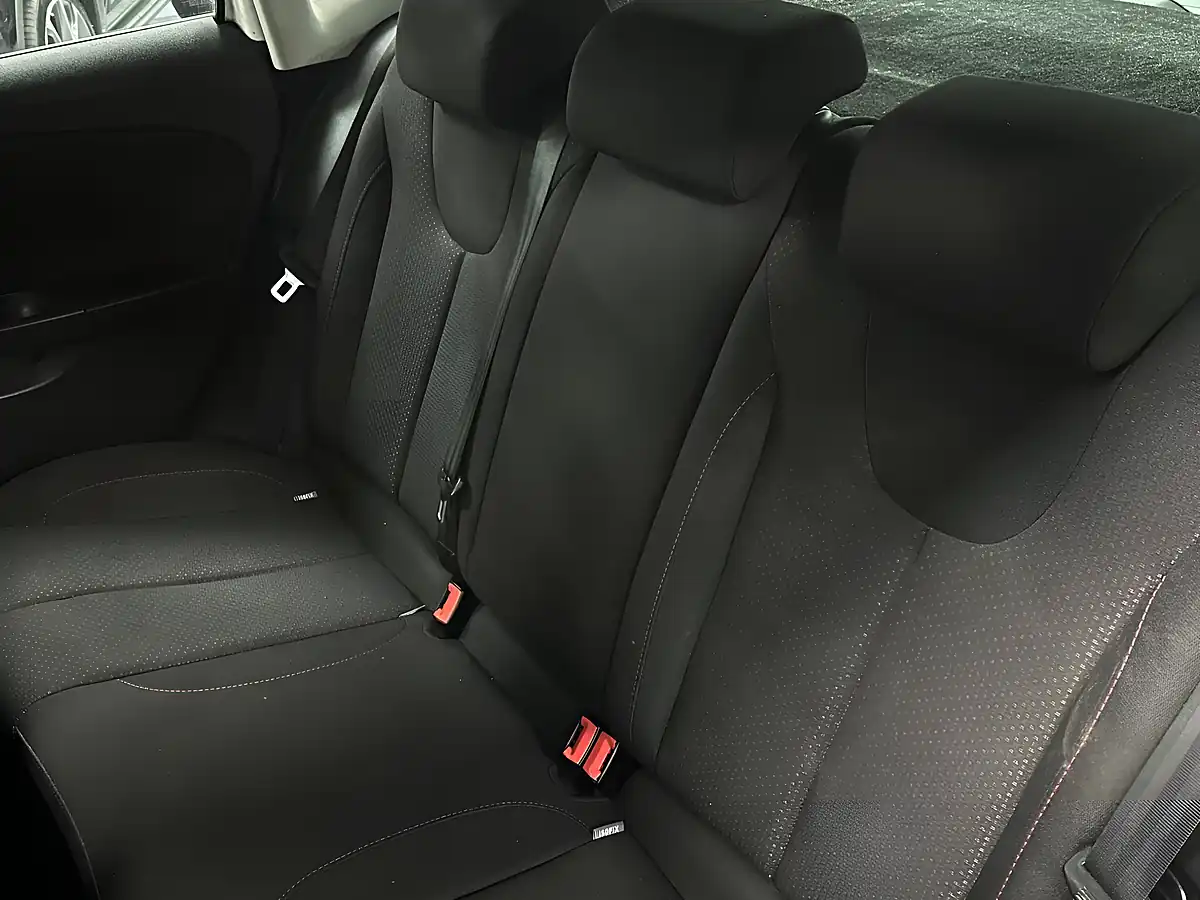 Used 2011 SEAT Leon Fr White - Interior and Exterior details 19