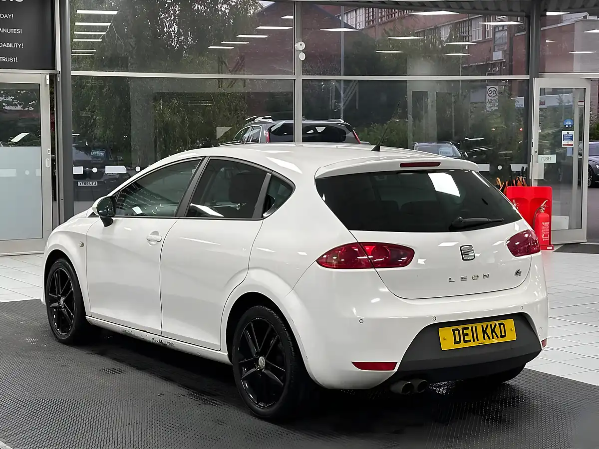 Used 2011 SEAT Leon Fr White - Interior and Exterior details 7