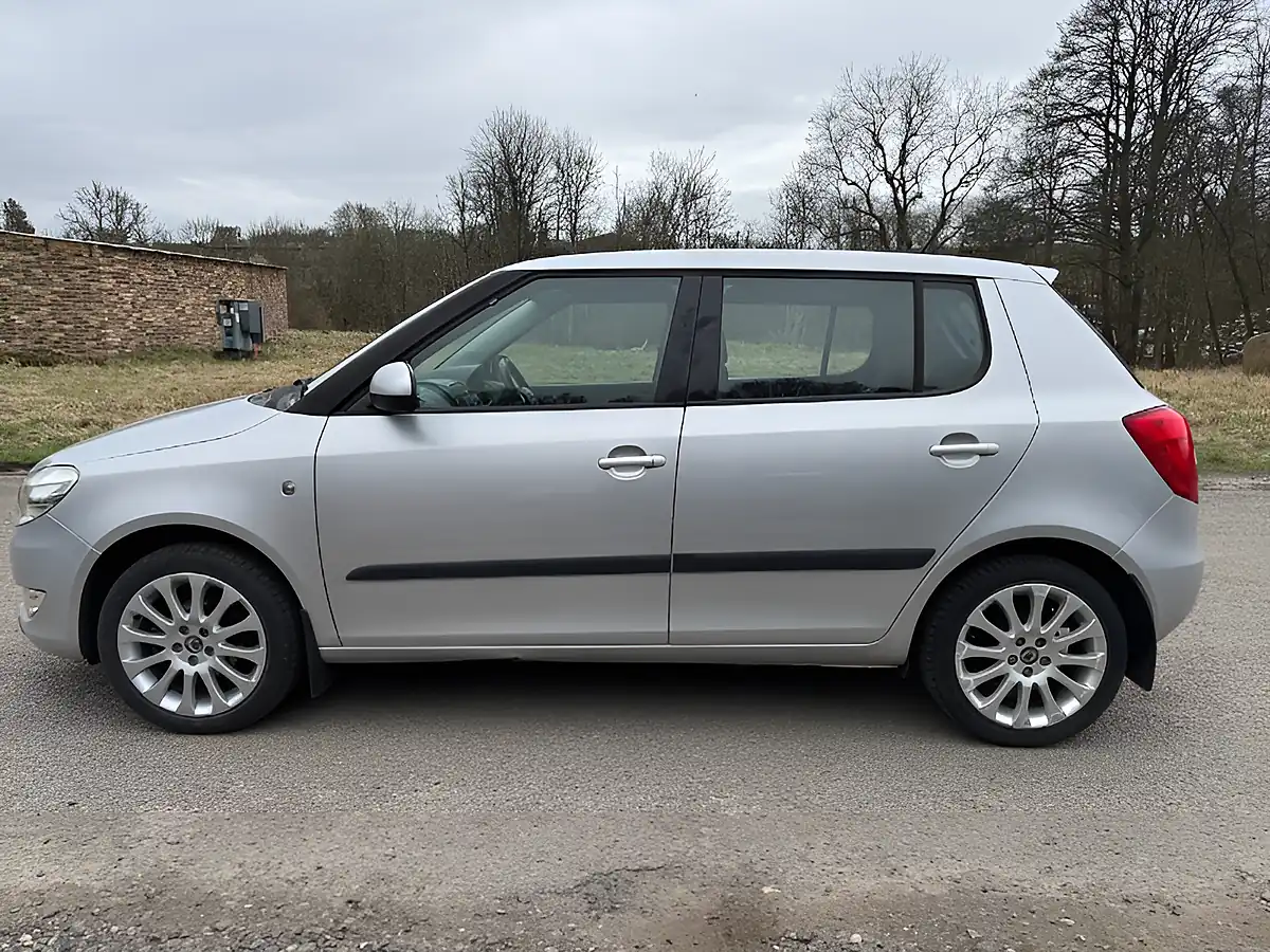Used 2011 Skoda Fabia Elegance Silver - Interior and Exterior details 4